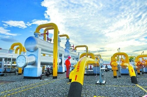 謹(jǐn)慎看待美國成全球第一大原油生產(chǎn)國的機(jī)會和風(fēng)險(xiǎn) | 觀點(diǎn)